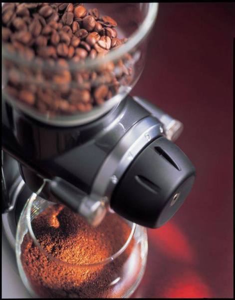 Кофемолка KitchenAid Artisan 5KCG0702EAC кремовая