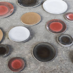 Тарелка Serax FCK D200 мм бетон, цвет красно-серый